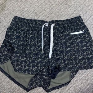 Vuori Shorts
